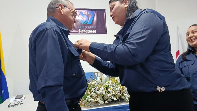 APURE | Trabajadores de la Gerencia Regional recibieron botones por años de servicio
