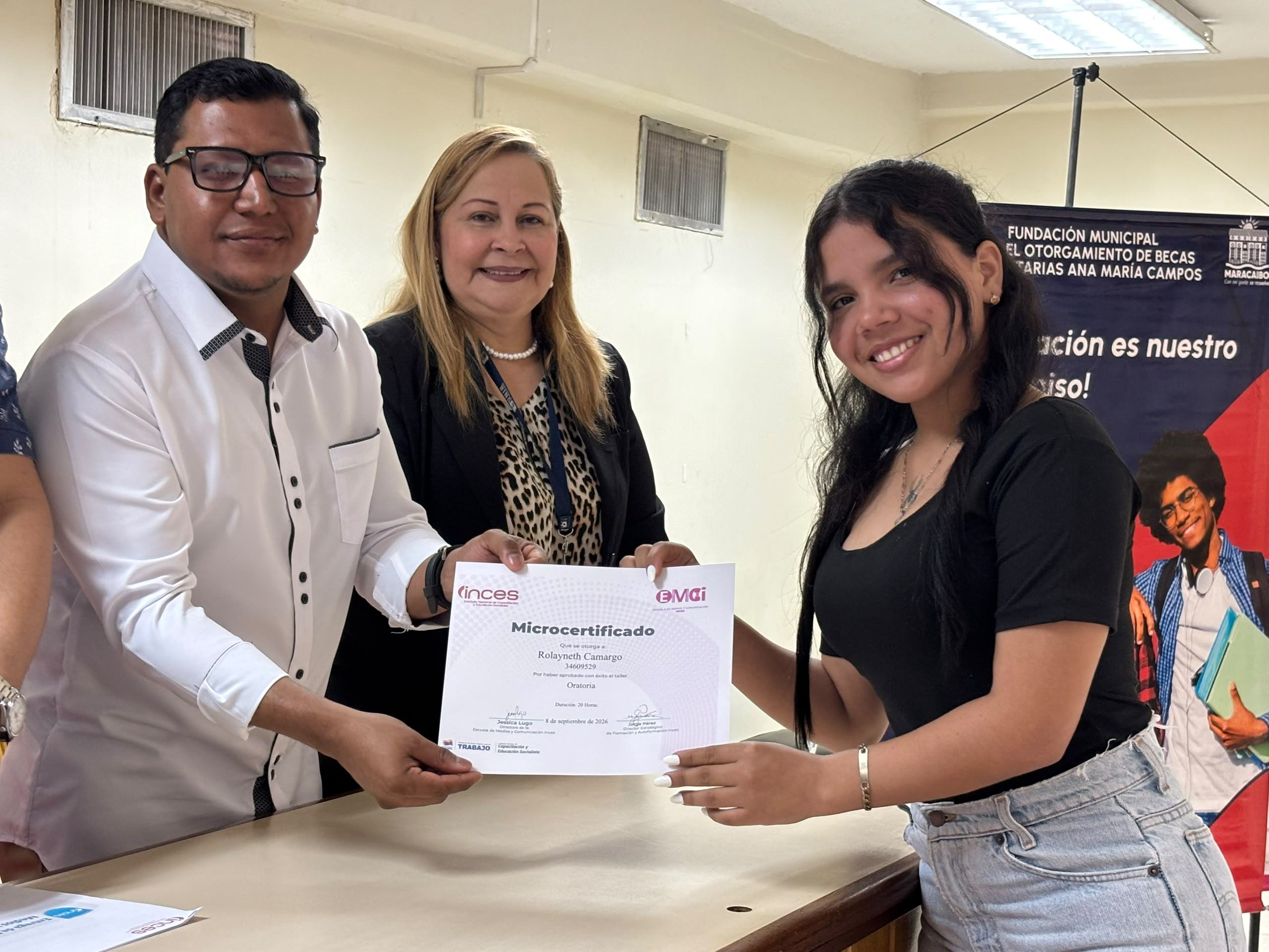 ZULIA | EMCI entrega diplomas a becados de la Fundación Ana María Campos