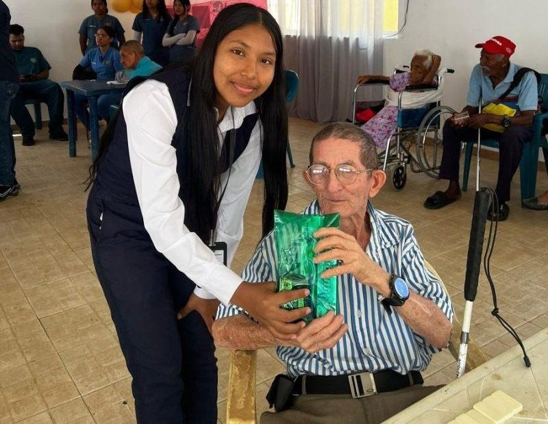 FALCÓN  |  Aprendices del Inces compartieron actividades con los abuelos de la Unidad Geriátrica en  - inline