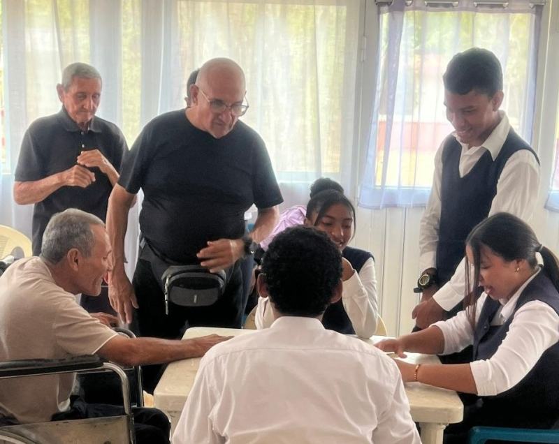 FALCÓN  |  Aprendices del Inces compartieron actividades con los abuelos de la Unidad Geriátrica en  - inline